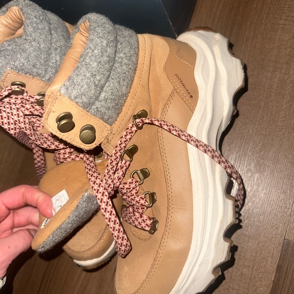 Sorel boots - Picture 1 of 5